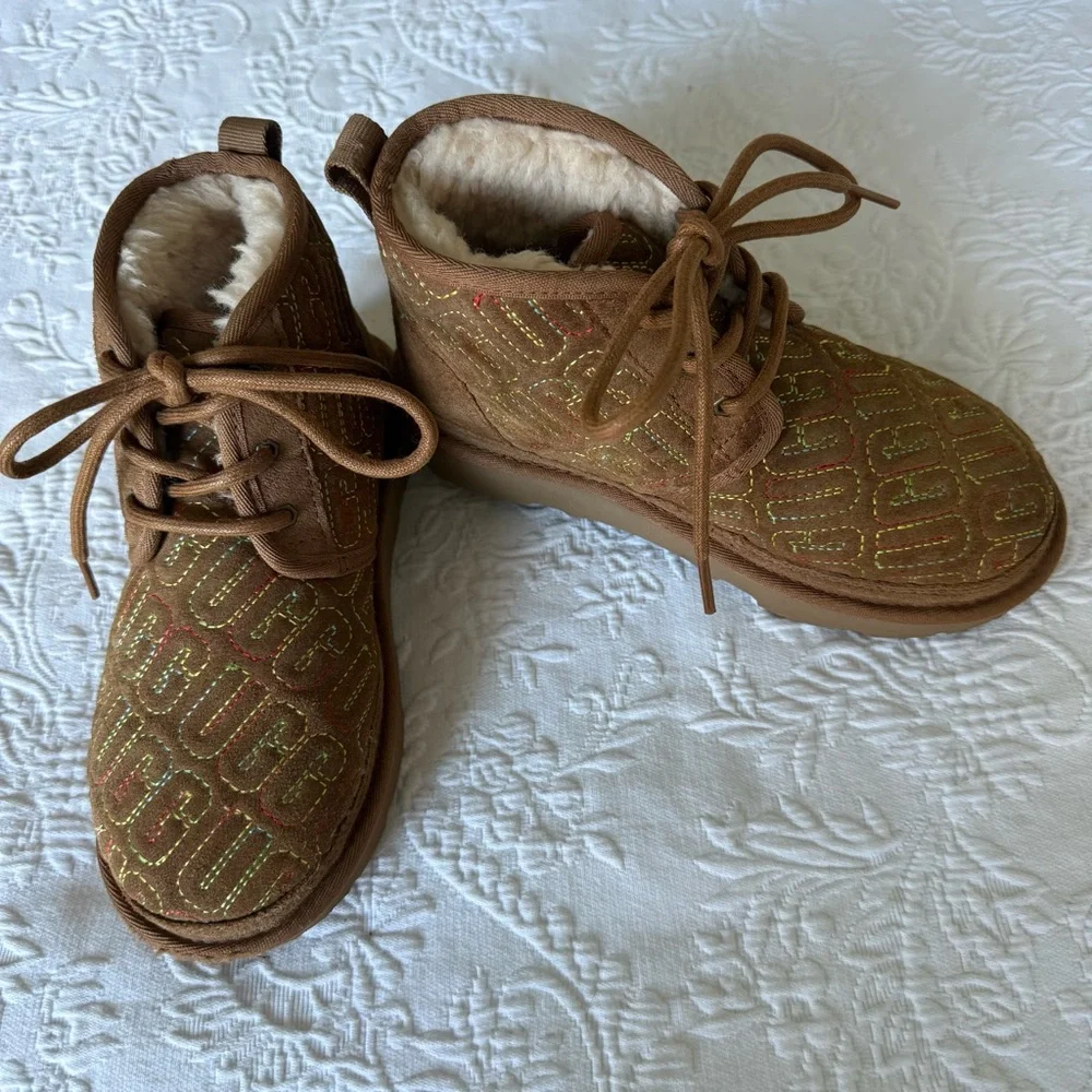 UGG Neumel Tan Patterned Lace-Up Boots NWOT size 5